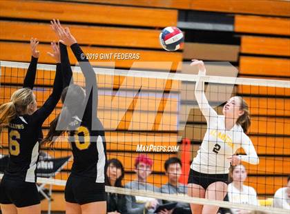 Thumbnail 3 in Alameda vs. Willows (CIF Division 4 Round 1) photogallery.