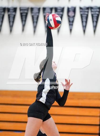 Thumbnail 2 in Alameda vs. Willows (CIF Division 4 Round 1) photogallery.