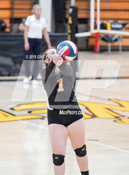 Thumbnail 2 in Alameda vs. Willows (CIF Division 4 Round 1) photogallery.