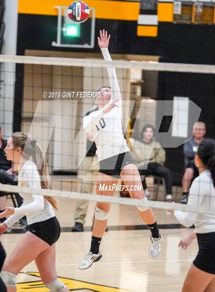 Thumbnail 2 in Alameda vs. Willows (CIF Division 4 Round 1) photogallery.