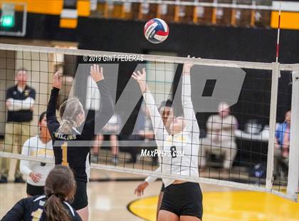 Thumbnail 2 in Alameda vs. Willows (CIF Division 4 Round 1) photogallery.
