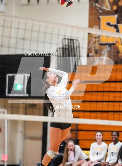 Thumbnail 2 in Alameda vs. Willows (CIF Division 4 Round 1) photogallery.