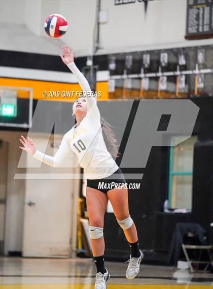 Thumbnail 2 in Alameda vs. Willows (CIF Division 4 Round 1) photogallery.