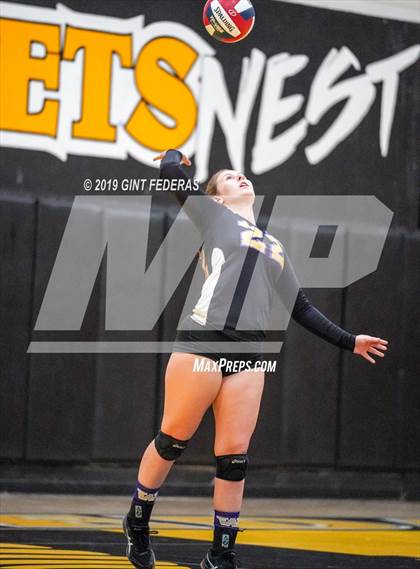 Thumbnail 2 in Alameda vs. Willows (CIF Division 4 Round 1) photogallery.