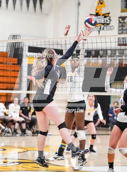 Thumbnail 2 in Alameda vs. Willows (CIF Division 4 Round 1) photogallery.