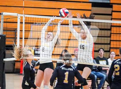 Thumbnail 2 in Alameda vs. Willows (CIF Division 4 Round 1) photogallery.