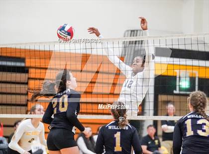Thumbnail 2 in Alameda vs. Willows (CIF Division 4 Round 1) photogallery.