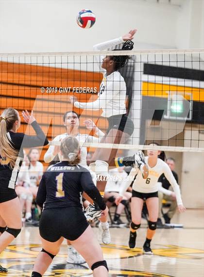 Thumbnail 2 in Alameda vs. Willows (CIF Division 4 Round 1) photogallery.