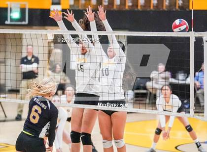 Thumbnail 1 in Alameda vs. Willows (CIF Division 4 Round 1) photogallery.