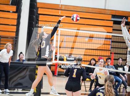 Thumbnail 3 in Alameda vs. Willows (CIF Division 4 Round 1) photogallery.