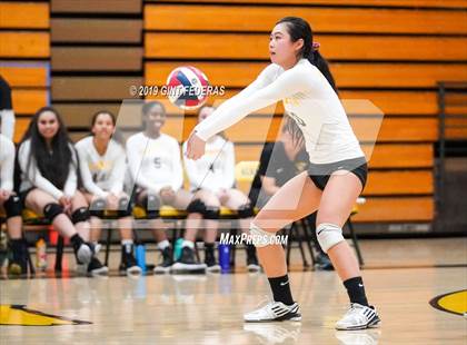 Thumbnail 2 in Alameda vs. Willows (CIF Division 4 Round 1) photogallery.