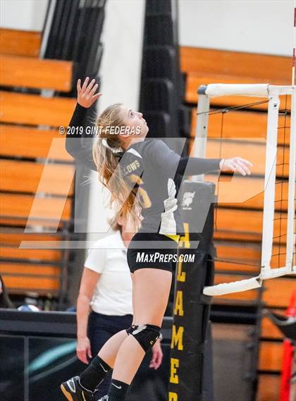 Thumbnail 3 in Alameda vs. Willows (CIF Division 4 Round 1) photogallery.