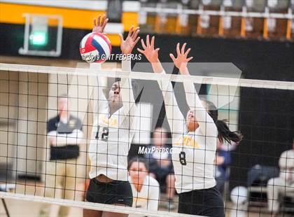 Thumbnail 3 in Alameda vs. Willows (CIF Division 4 Round 1) photogallery.