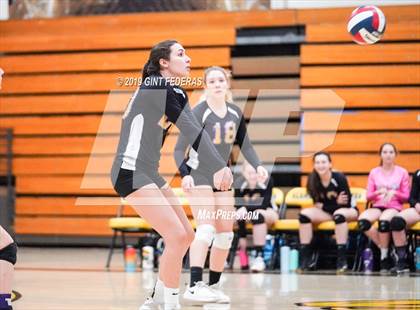 Thumbnail 2 in Alameda vs. Willows (CIF Division 4 Round 1) photogallery.