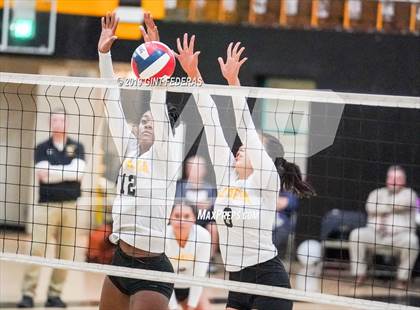 Thumbnail 1 in Alameda vs. Willows (CIF Division 4 Round 1) photogallery.