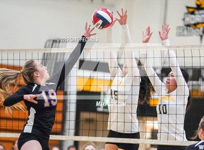 Thumbnail 1 in Alameda vs. Willows (CIF Division 4 Round 1) photogallery.