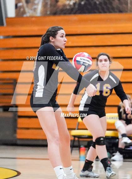 Thumbnail 2 in Alameda vs. Willows (CIF Division 4 Round 1) photogallery.