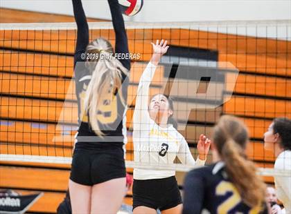 Thumbnail 2 in Alameda vs. Willows (CIF Division 4 Round 1) photogallery.
