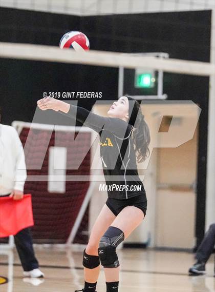 Thumbnail 2 in Alameda vs. Willows (CIF Division 4 Round 1) photogallery.