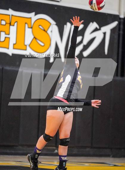 Thumbnail 3 in Alameda vs. Willows (CIF Division 4 Round 1) photogallery.