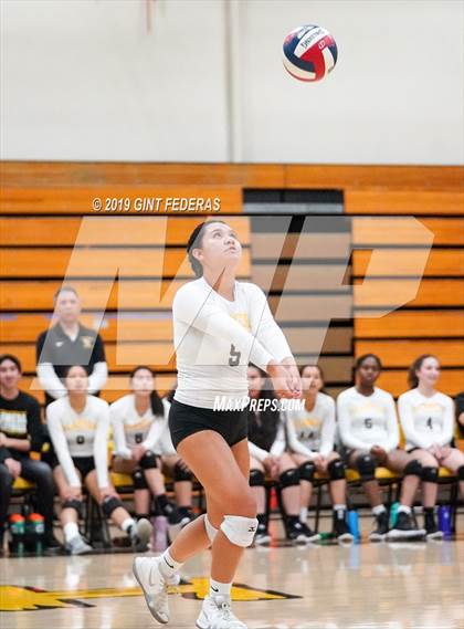 Thumbnail 2 in Alameda vs. Willows (CIF Division 4 Round 1) photogallery.