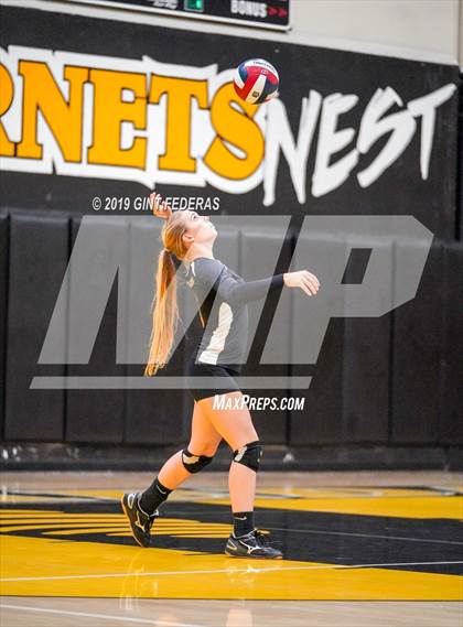 Thumbnail 2 in Alameda vs. Willows (CIF Division 4 Round 1) photogallery.