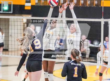 Thumbnail 2 in Alameda vs. Willows (CIF Division 4 Round 1) photogallery.