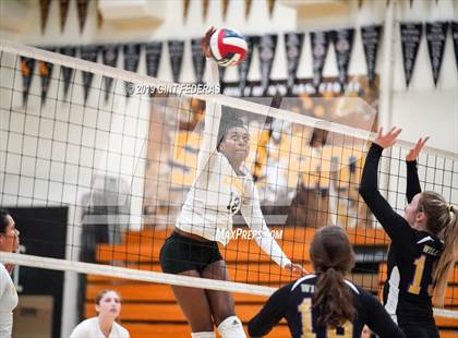 Thumbnail 2 in Alameda vs. Willows (CIF Division 4 Round 1) photogallery.