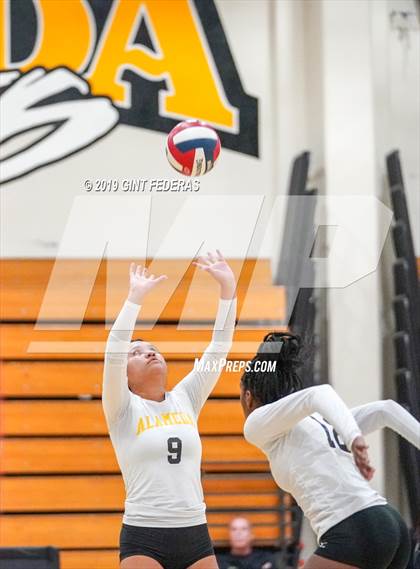 Thumbnail 2 in Alameda vs. Willows (CIF Division 4 Round 1) photogallery.