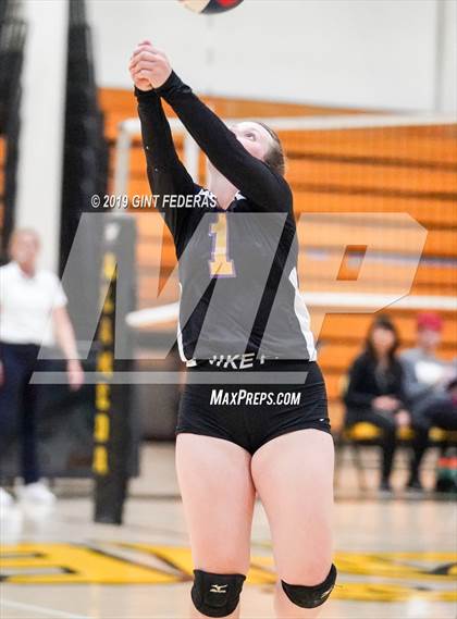Thumbnail 2 in Alameda vs. Willows (CIF Division 4 Round 1) photogallery.