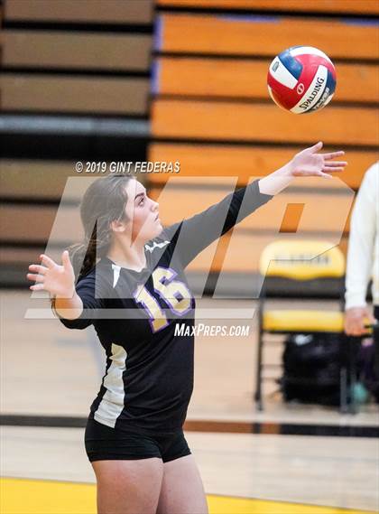 Thumbnail 2 in Alameda vs. Willows (CIF Division 4 Round 1) photogallery.