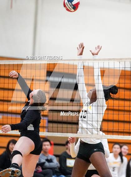 Thumbnail 2 in Alameda vs. Willows (CIF Division 4 Round 1) photogallery.