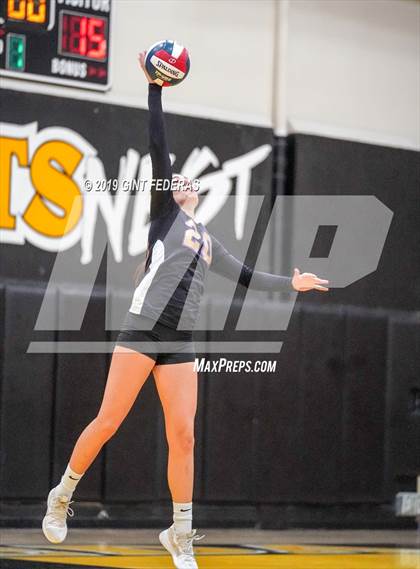 Thumbnail 3 in Alameda vs. Willows (CIF Division 4 Round 1) photogallery.