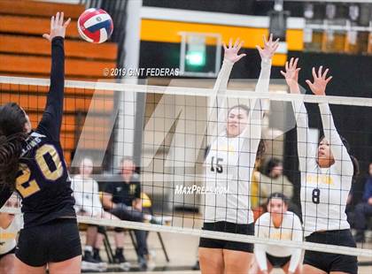 Thumbnail 3 in Alameda vs. Willows (CIF Division 4 Round 1) photogallery.
