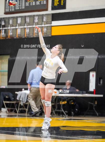 Thumbnail 2 in Alameda vs. Willows (CIF Division 4 Round 1) photogallery.