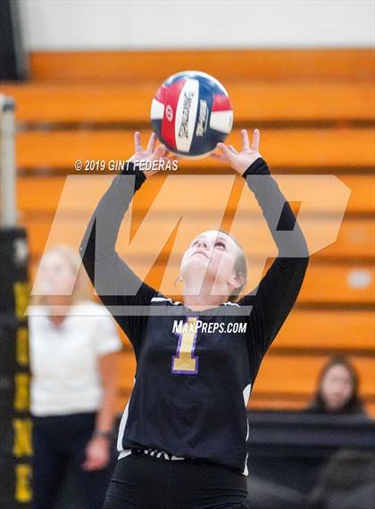 Thumbnail 2 in Alameda vs. Willows (CIF Division 4 Round 1) photogallery.