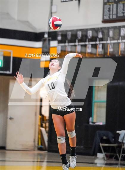 Thumbnail 1 in Alameda vs. Willows (CIF Division 4 Round 1) photogallery.