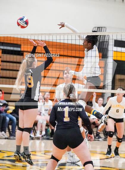 Thumbnail 3 in Alameda vs. Willows (CIF Division 4 Round 1) photogallery.
