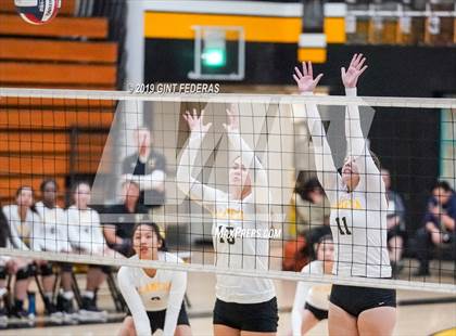 Thumbnail 1 in Alameda vs. Willows (CIF Division 4 Round 1) photogallery.