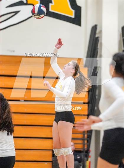 Thumbnail 3 in Alameda vs. Willows (CIF Division 4 Round 1) photogallery.