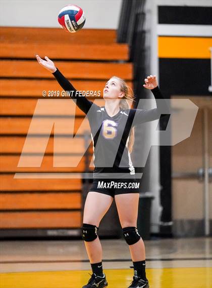 Thumbnail 3 in Alameda vs. Willows (CIF Division 4 Round 1) photogallery.