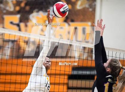 Thumbnail 1 in Alameda vs. Willows (CIF Division 4 Round 1) photogallery.