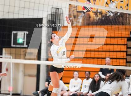 Thumbnail 1 in Alameda vs. Willows (CIF Division 4 Round 1) photogallery.