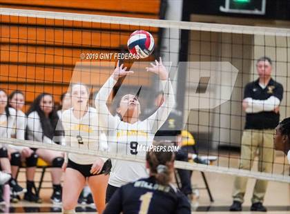 Thumbnail 3 in Alameda vs. Willows (CIF Division 4 Round 1) photogallery.