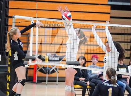 Thumbnail 2 in Alameda vs. Willows (CIF Division 4 Round 1) photogallery.