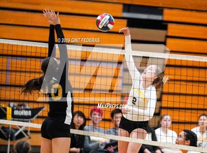 Thumbnail 3 in Alameda vs. Willows (CIF Division 4 Round 1) photogallery.
