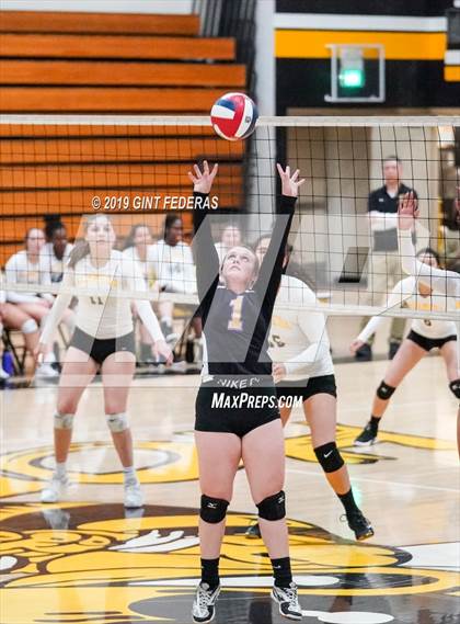Thumbnail 3 in Alameda vs. Willows (CIF Division 4 Round 1) photogallery.
