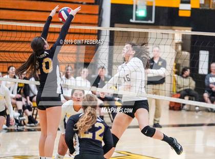 Thumbnail 3 in Alameda vs. Willows (CIF Division 4 Round 1) photogallery.