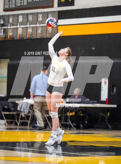 Thumbnail 1 in Alameda vs. Willows (CIF Division 4 Round 1) photogallery.