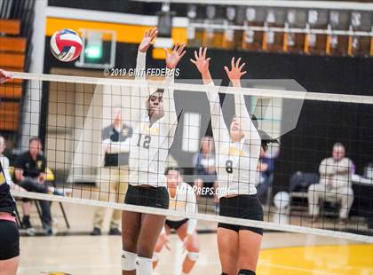 Thumbnail 2 in Alameda vs. Willows (CIF Division 4 Round 1) photogallery.